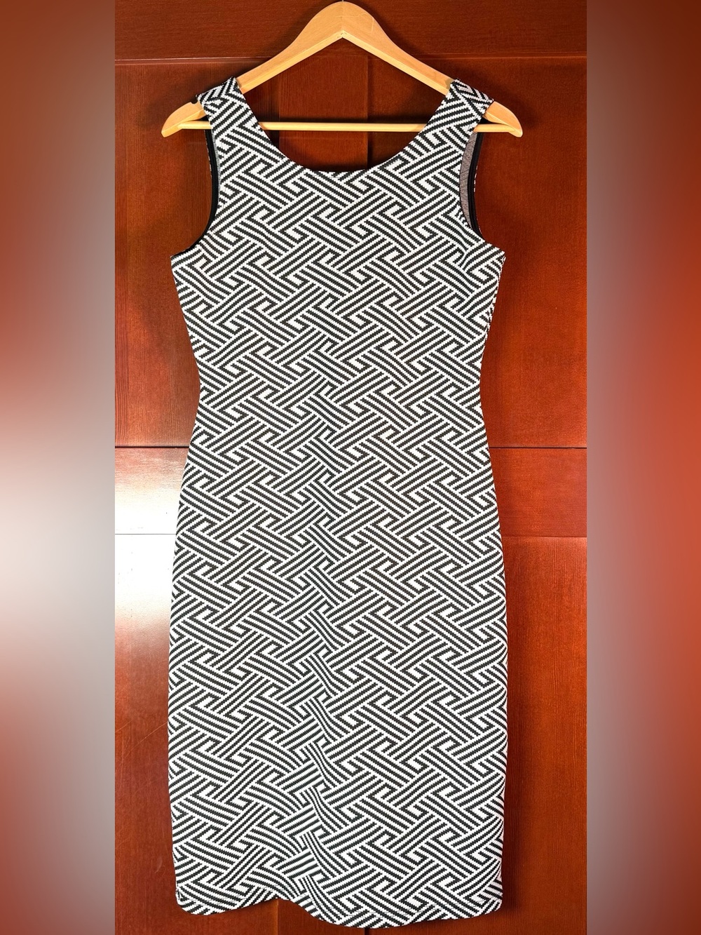 R.D. Style Medium Black White Geometric Knit Midi Dress Sleeveless Stretch